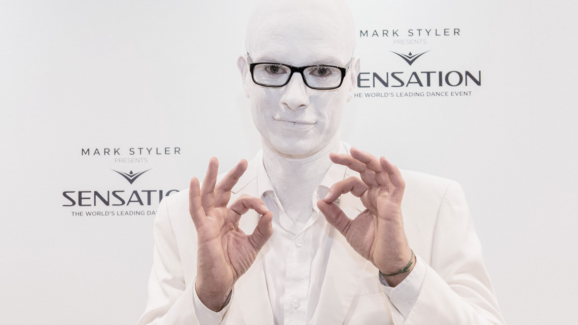 main_white