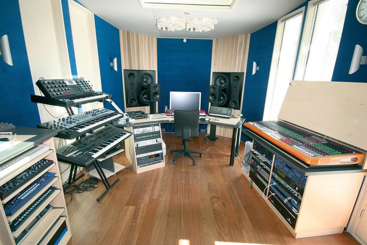 Armin-van-Buuren-Studio
